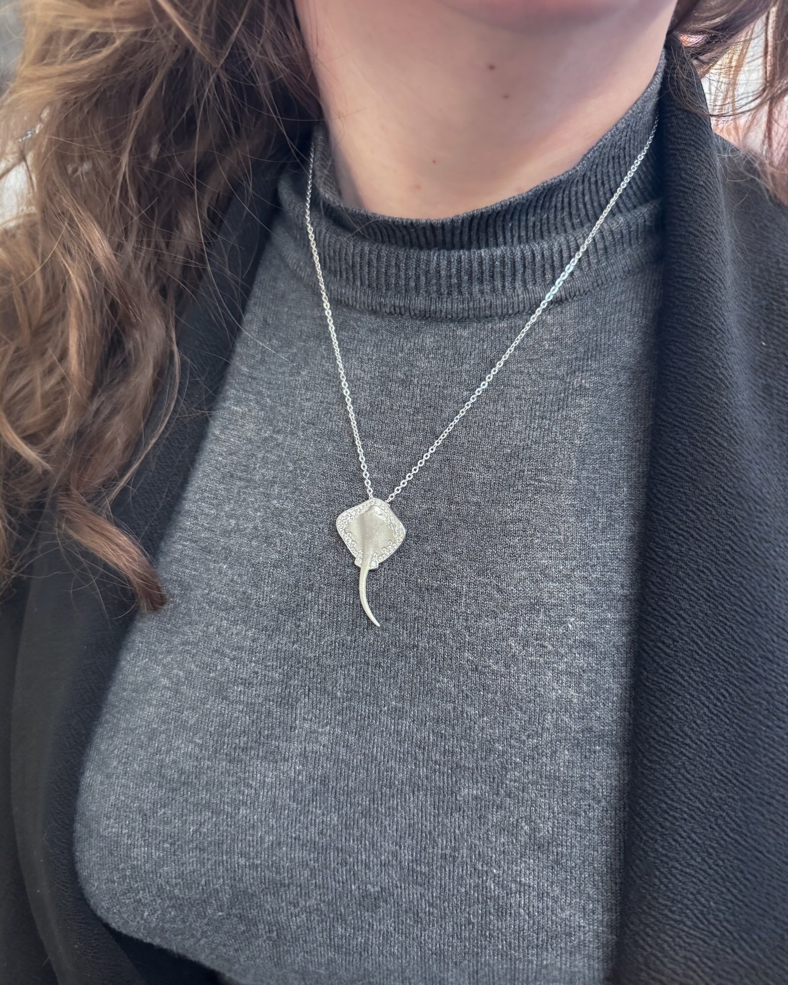 Sparkling Stingray Necklace - Image 3